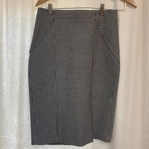 Banana Republic Black and White Houndstooth Slim Pencil Skirt